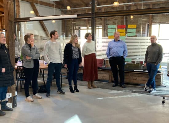 Netværksmødet får folk op at stå. Der debatteres og deles viden