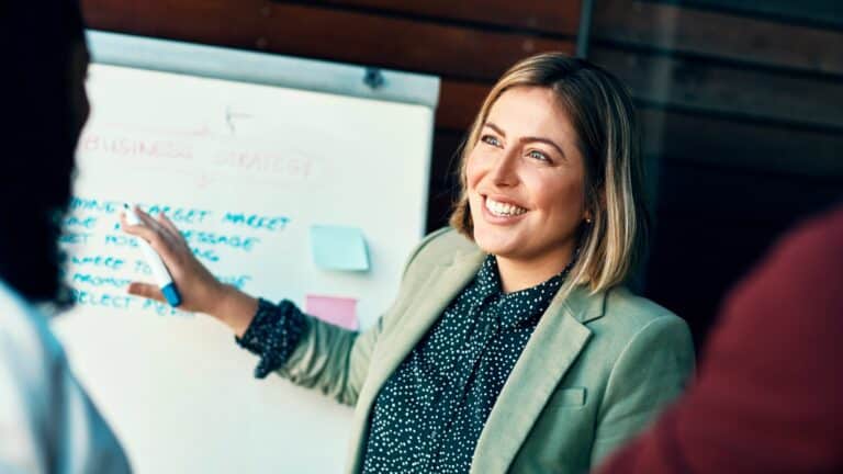 Fokus på projektledelse, agil styring, evaluering og stakeholder management for projektledere og projektchefer.