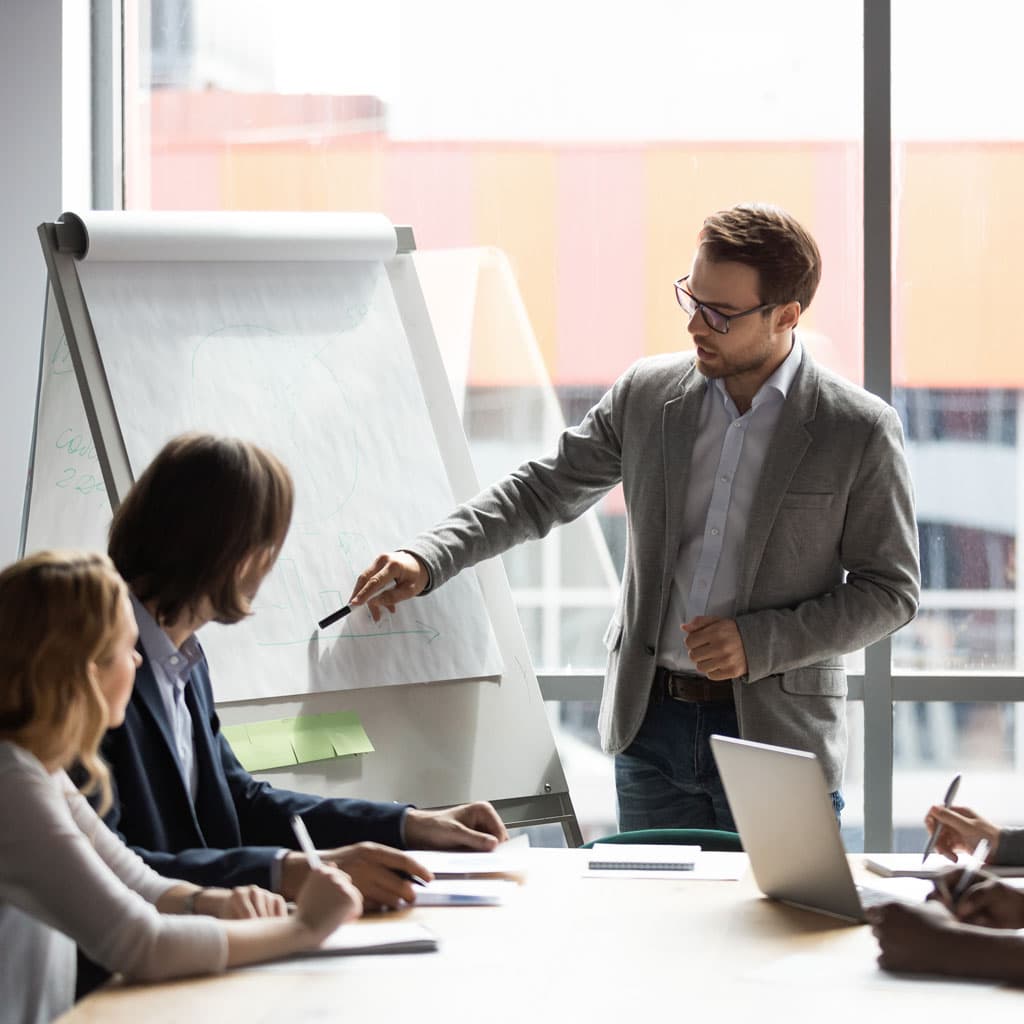 Elke groep komt 4 tot 6 keer per jaar samen en wordt geleid door een ervaren facilitator in jouw vakgebied.