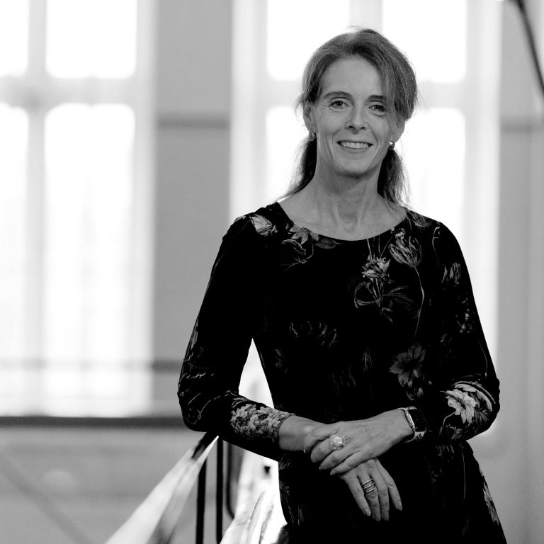 Svartvitt porträtt på Nätverksledare Maria Engström Eriksson