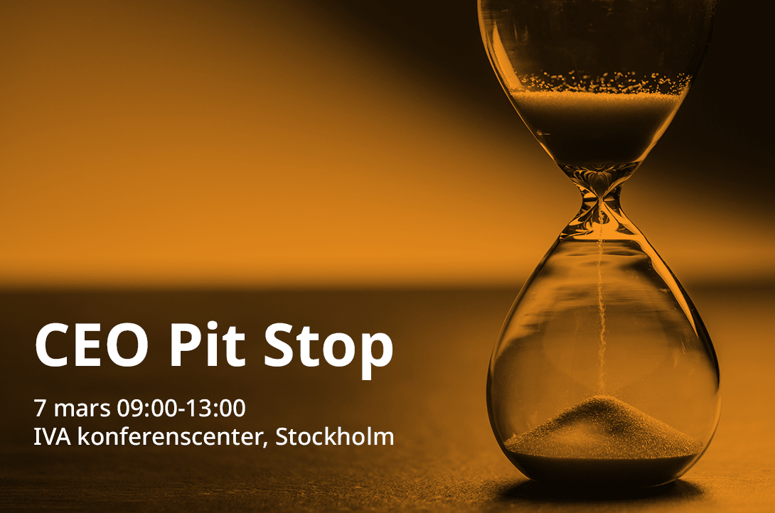 orangefärgad bild med ett timglas i bakgrunden med texten CEO PIT STOP 7 mars 07:00-13:00 Iva Konferenscenter, Stockholm